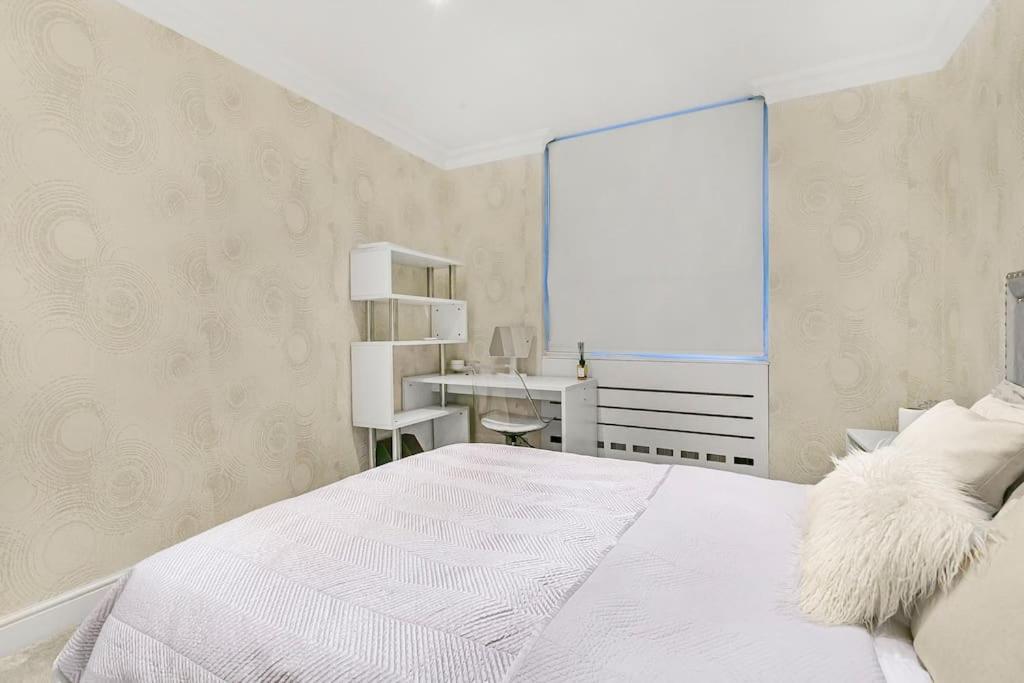 Apartment 3-bed Next To Harrods With Underfloor Heating London