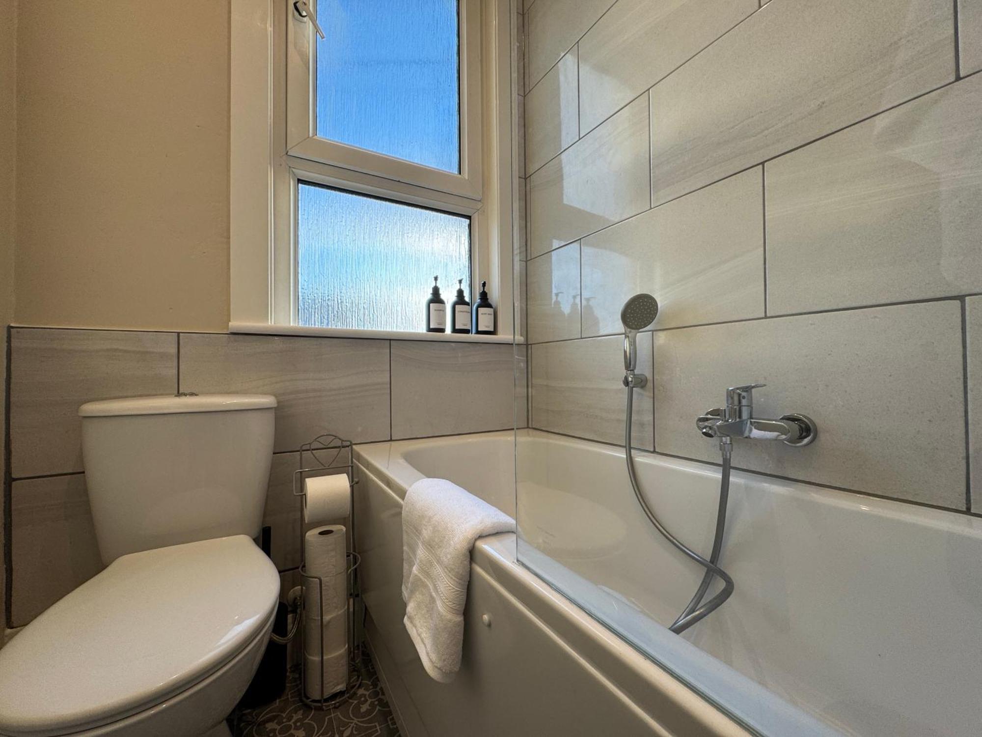 Modern 2 Bed Kensal Rise - Easy Access Apartment *