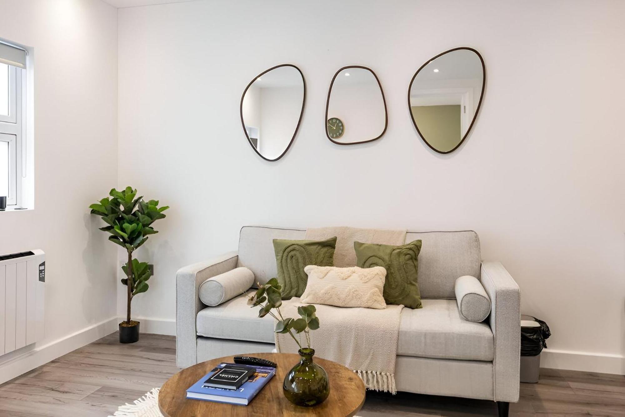 Tranquil Garden In Neasden, Apartment London