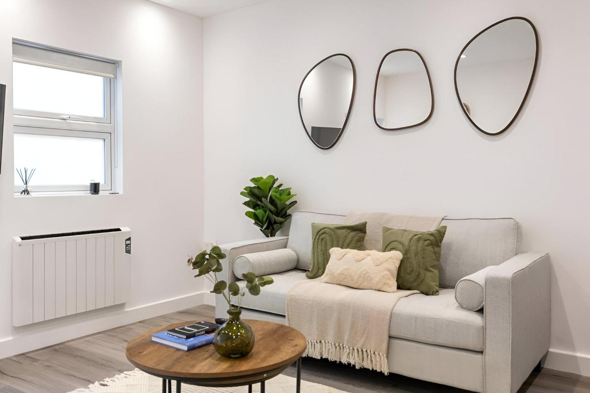Tranquil Garden In Neasden, Apartment