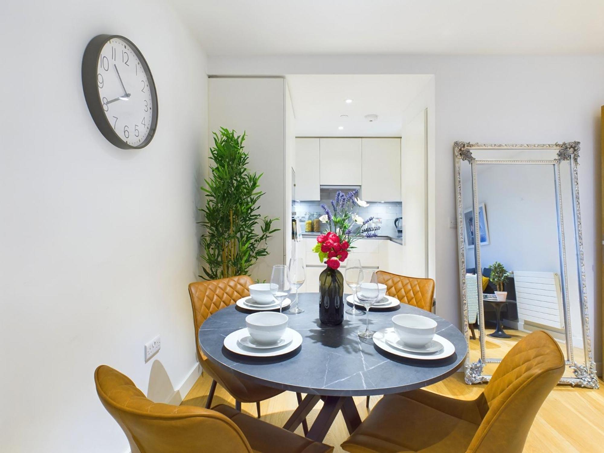 Wild Roses Serviced - Canning Town Apartment *