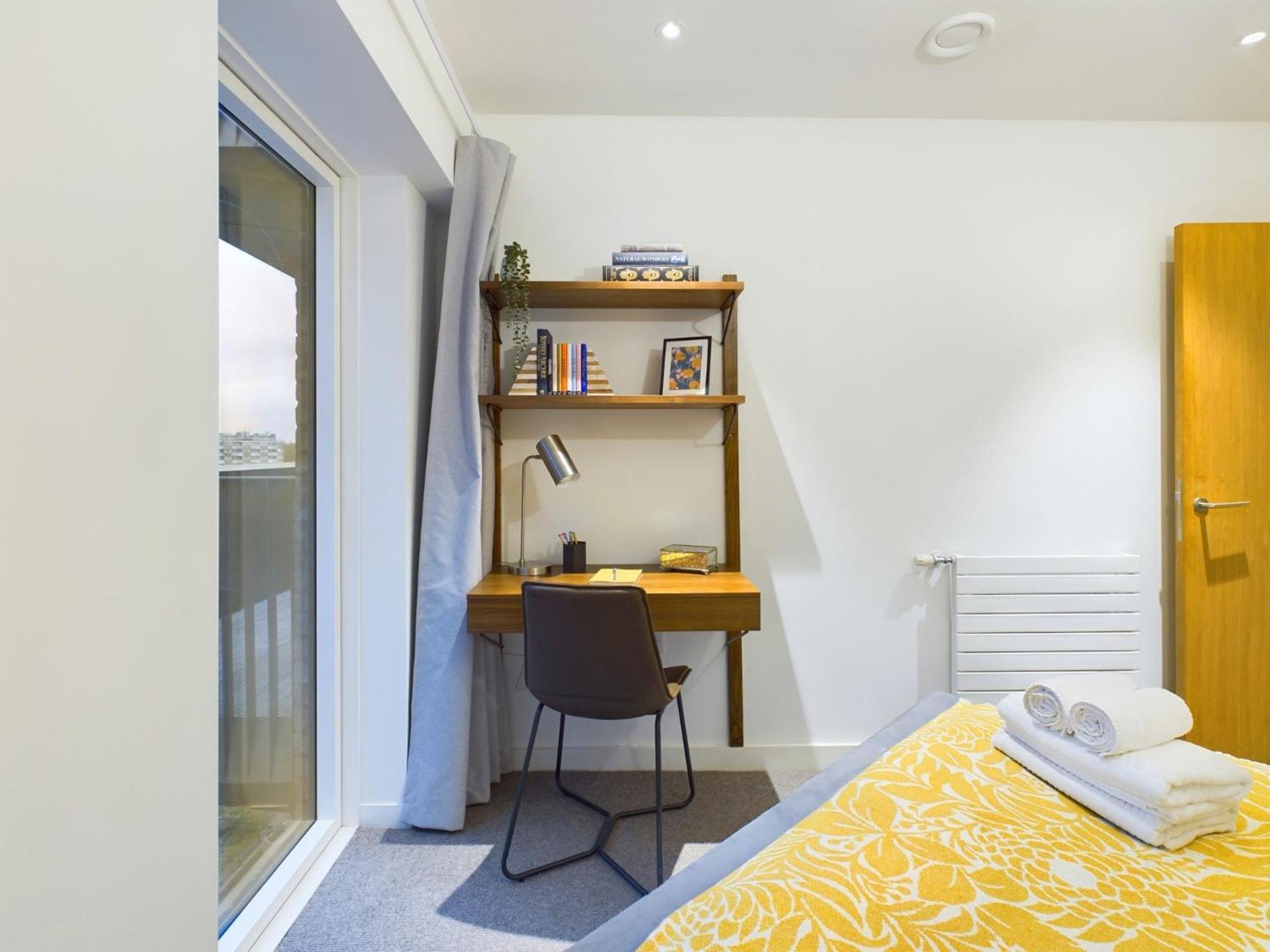 Wild Roses Serviced - Canning Town Apartment London