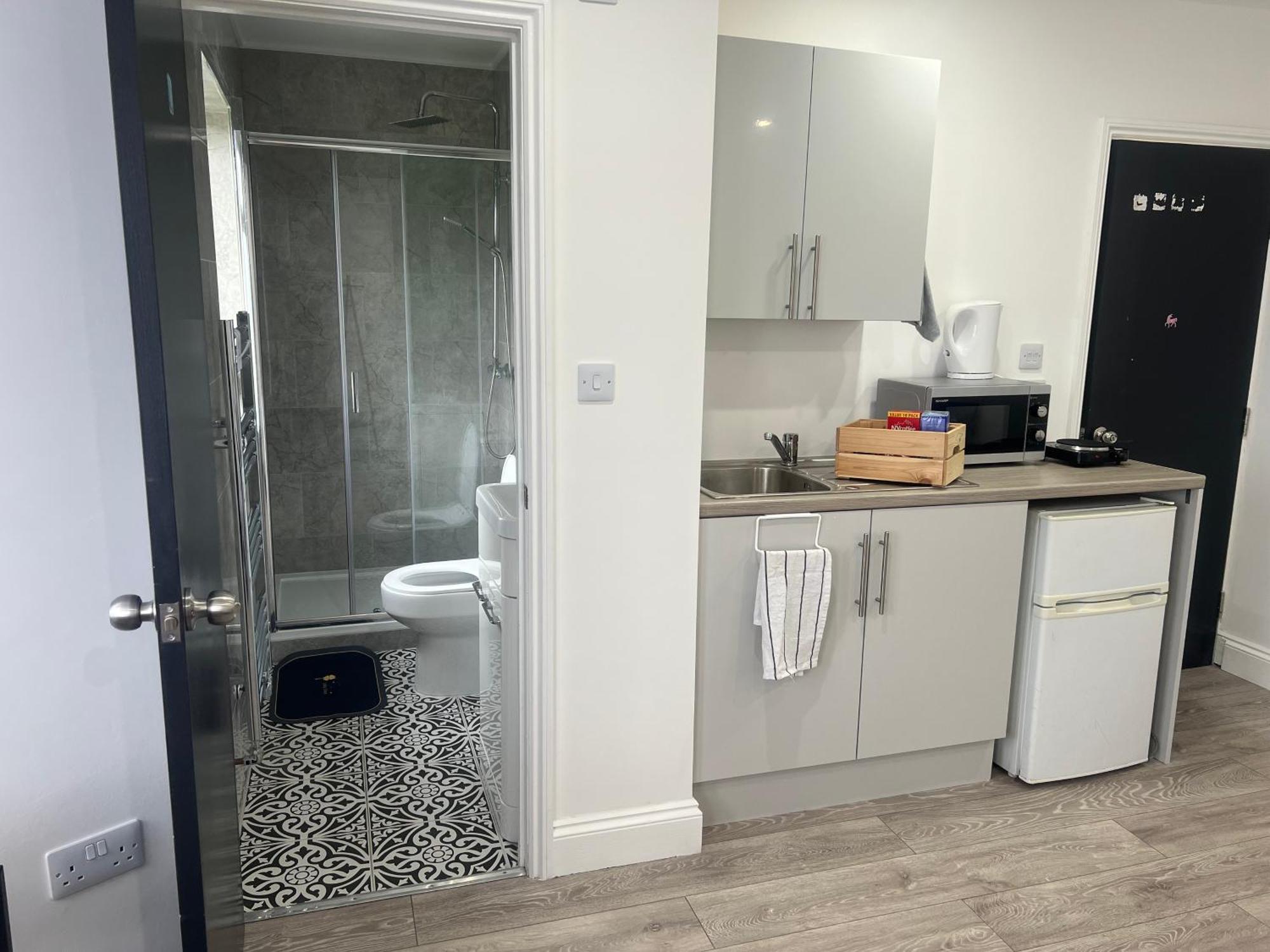 New Self-contained Double Bedroom Flat Apartment