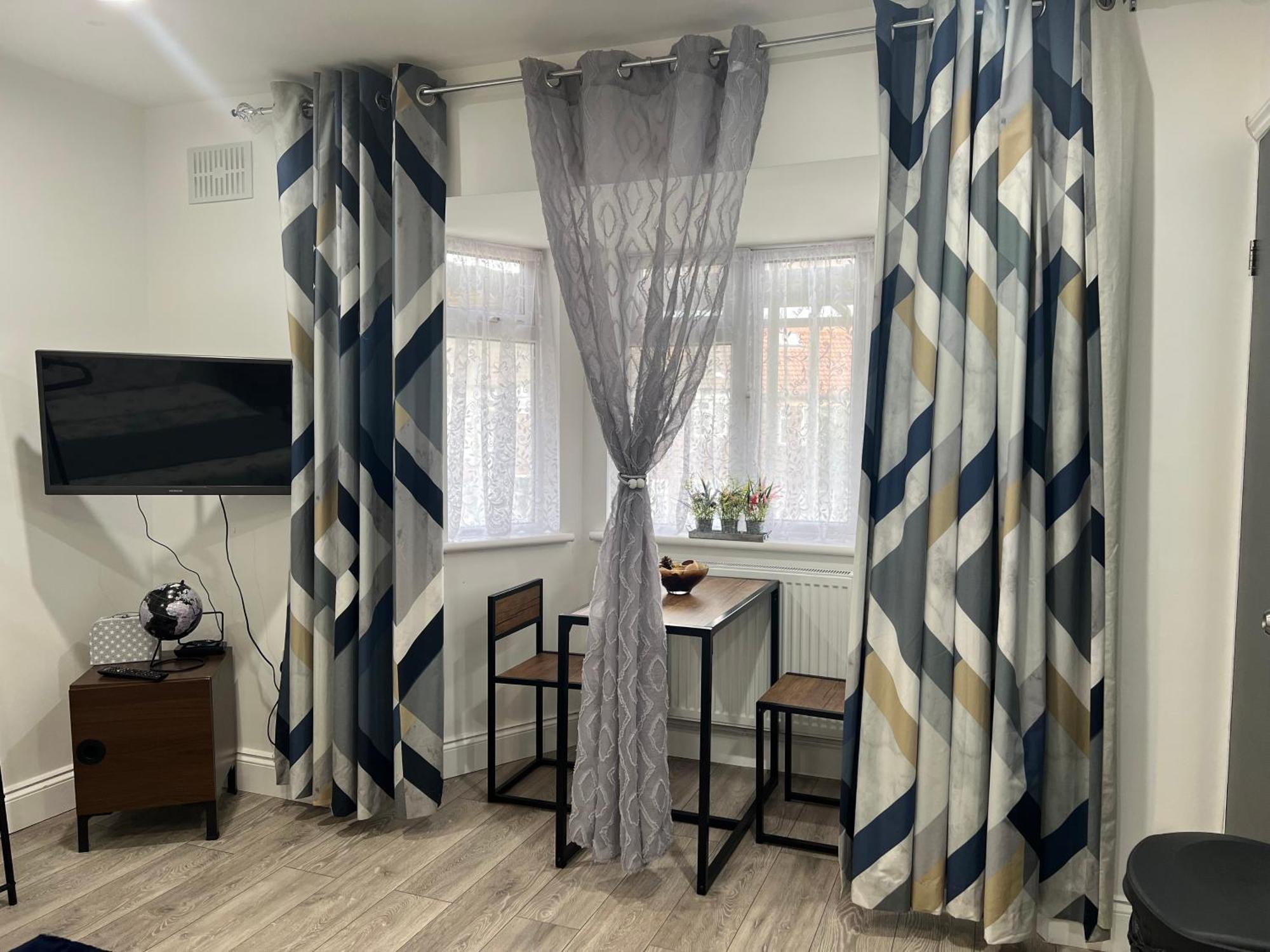 New Self-contained Double Bedroom Flat Apartment *