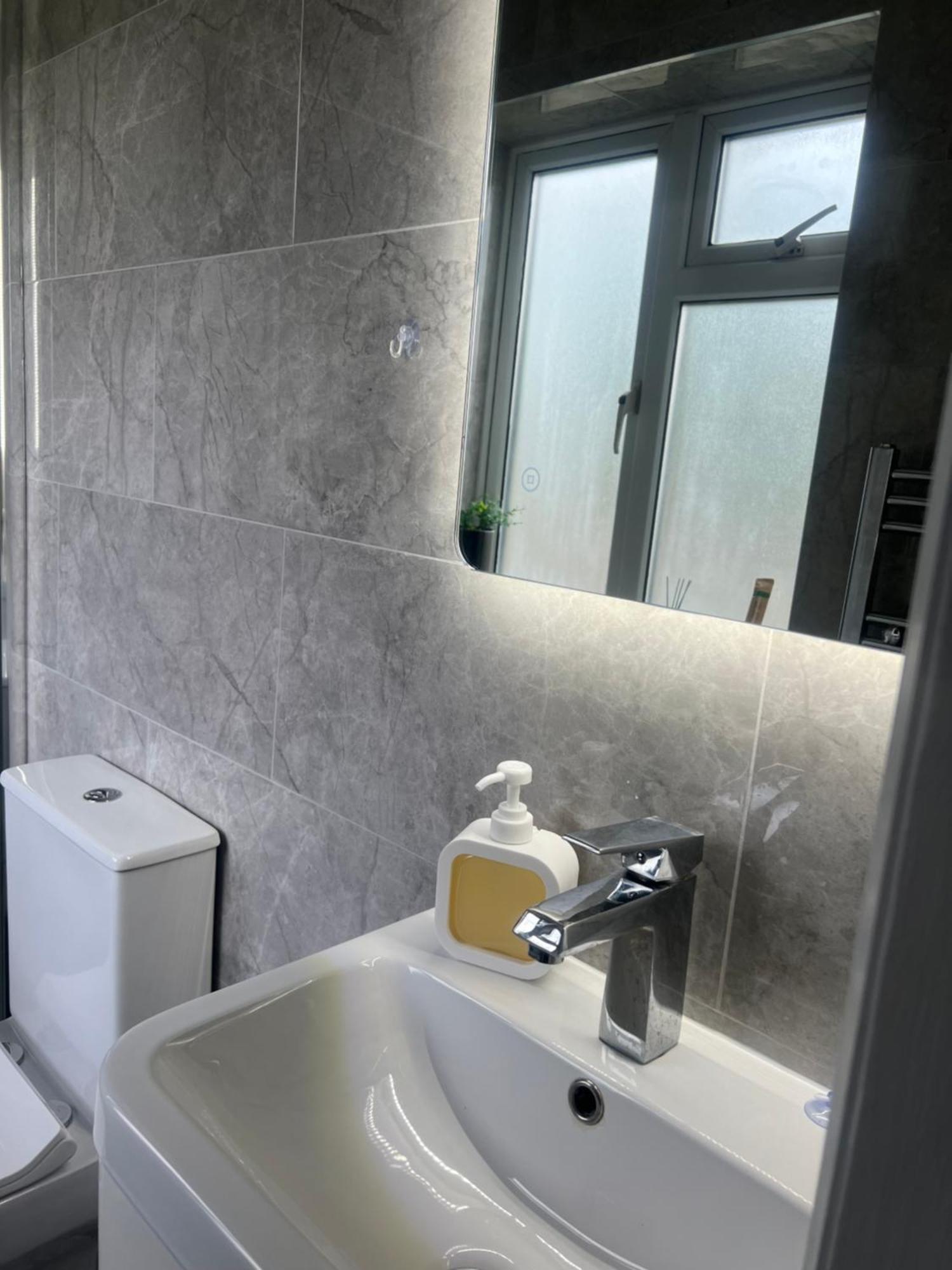 Apartment New Self-contained Double Bedroom Flat London