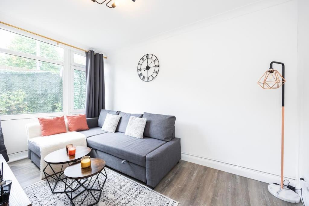 Spacious 2br Gem - Close To Clapham Junction * Londen