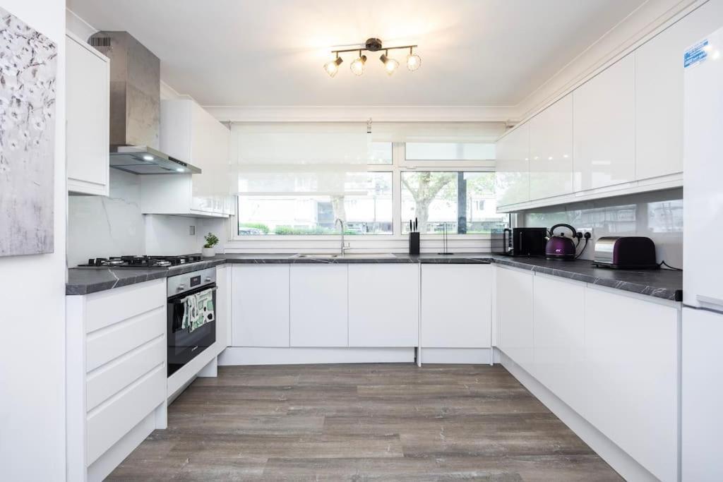 Spacious 2br Gem - Close To Clapham Junction Londen