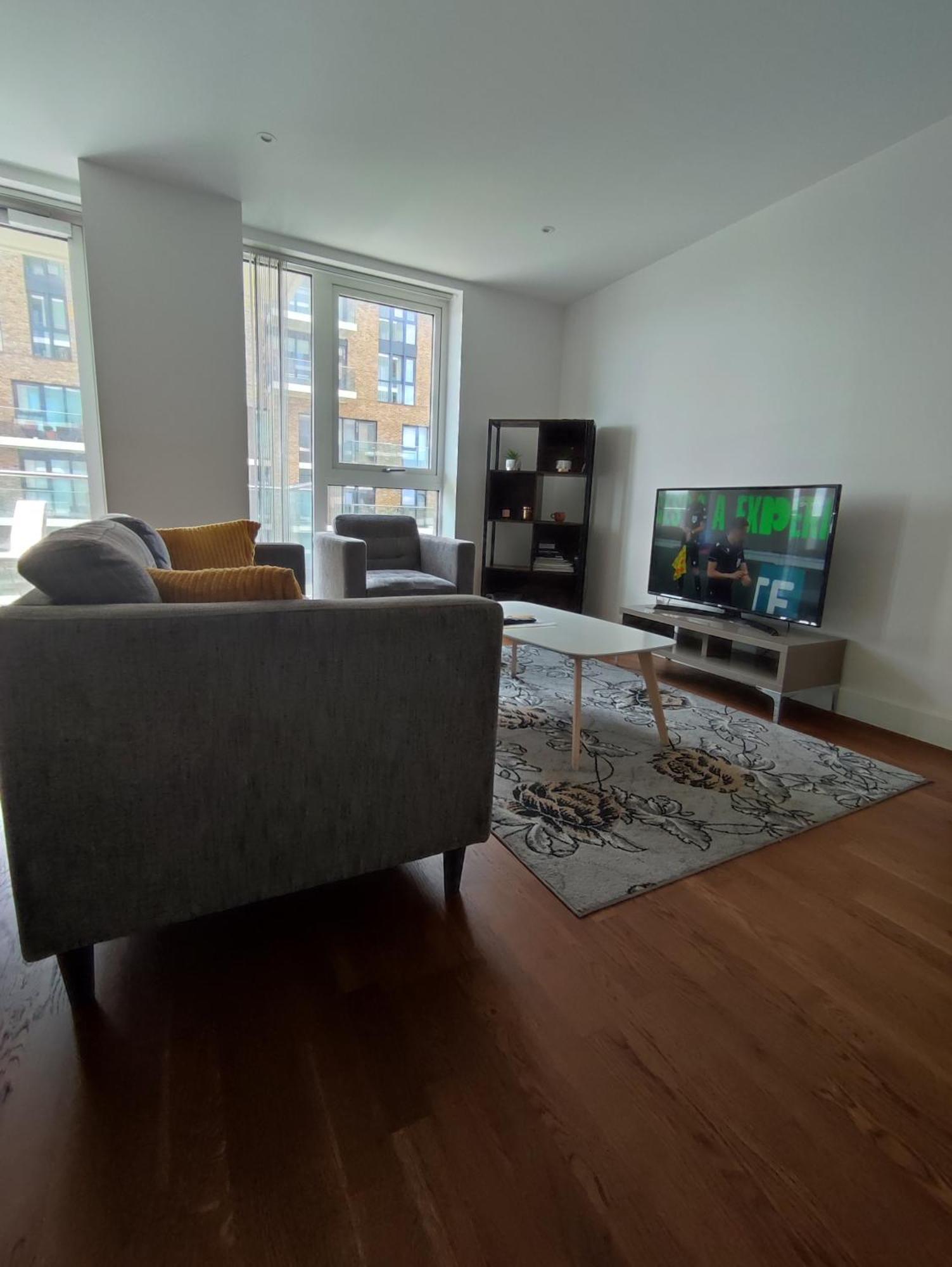Apartment Grandeaur 2-bedrooom In Royal Asenal With Riverview London
