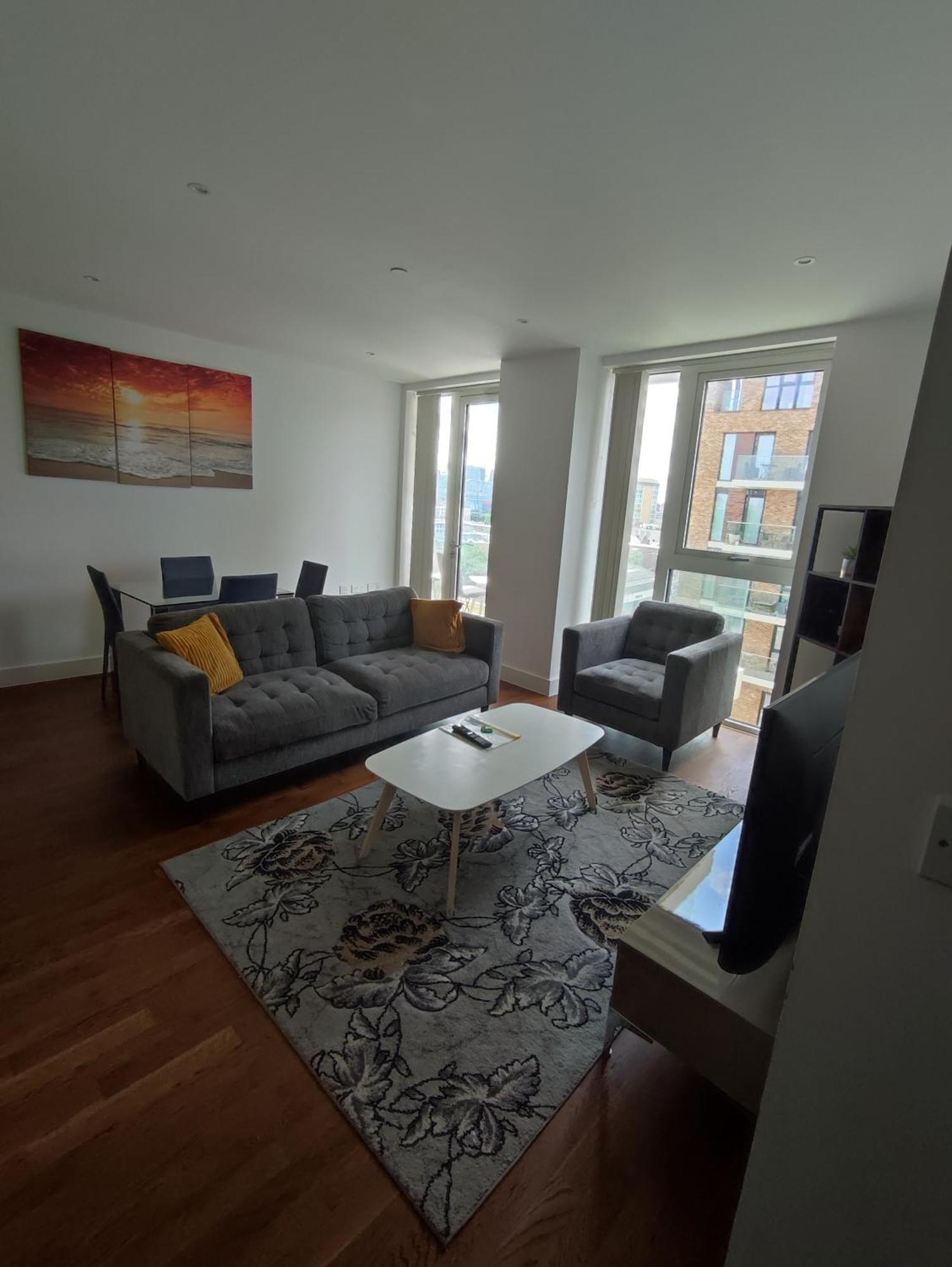 Apartment Grandeaur 2-bedrooom In Royal Asenal With Riverview