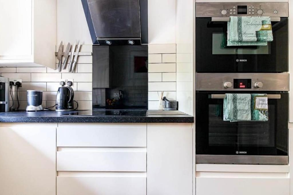 Spacious 2 Bedroom In Apartment