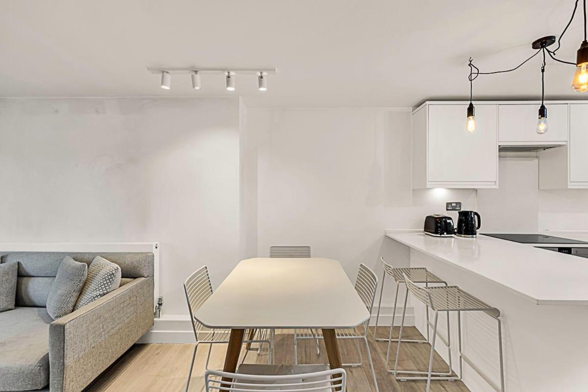 Relay Urban Charm Chelsea Apartment