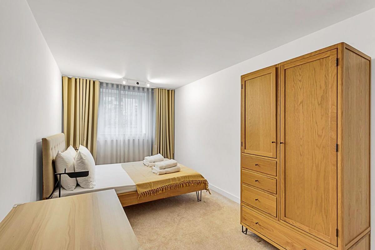 Relay Urban Charm Chelsea Apartment *