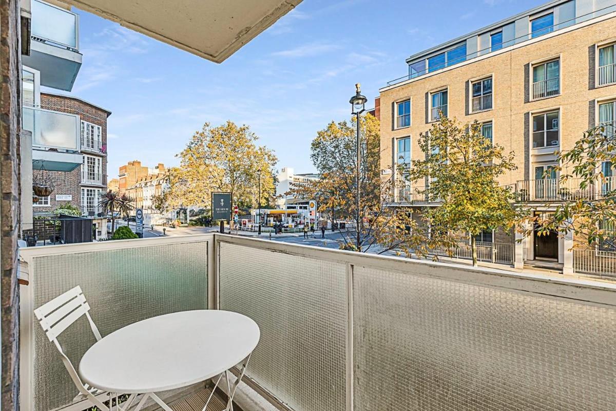 Relay Urban Charm Chelsea Apartment