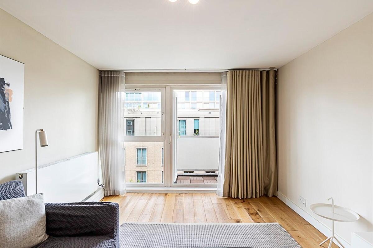 Apartment Modern With Balcony