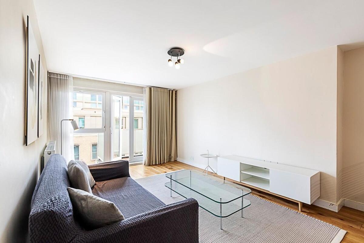 Modern With Balcony Apartment London