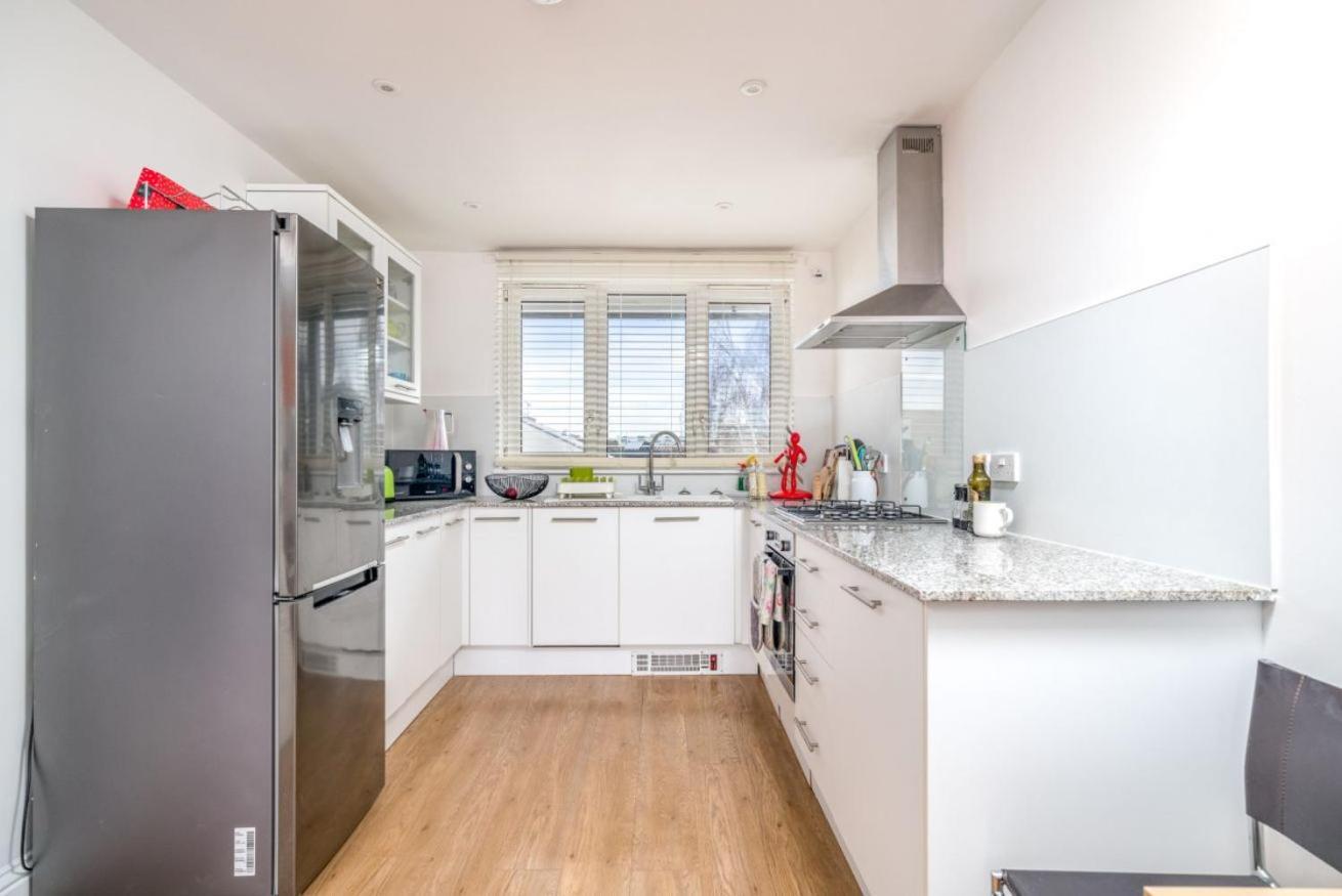 Stylish Flat Between Bridge & Tower Bridge Appartement Londen