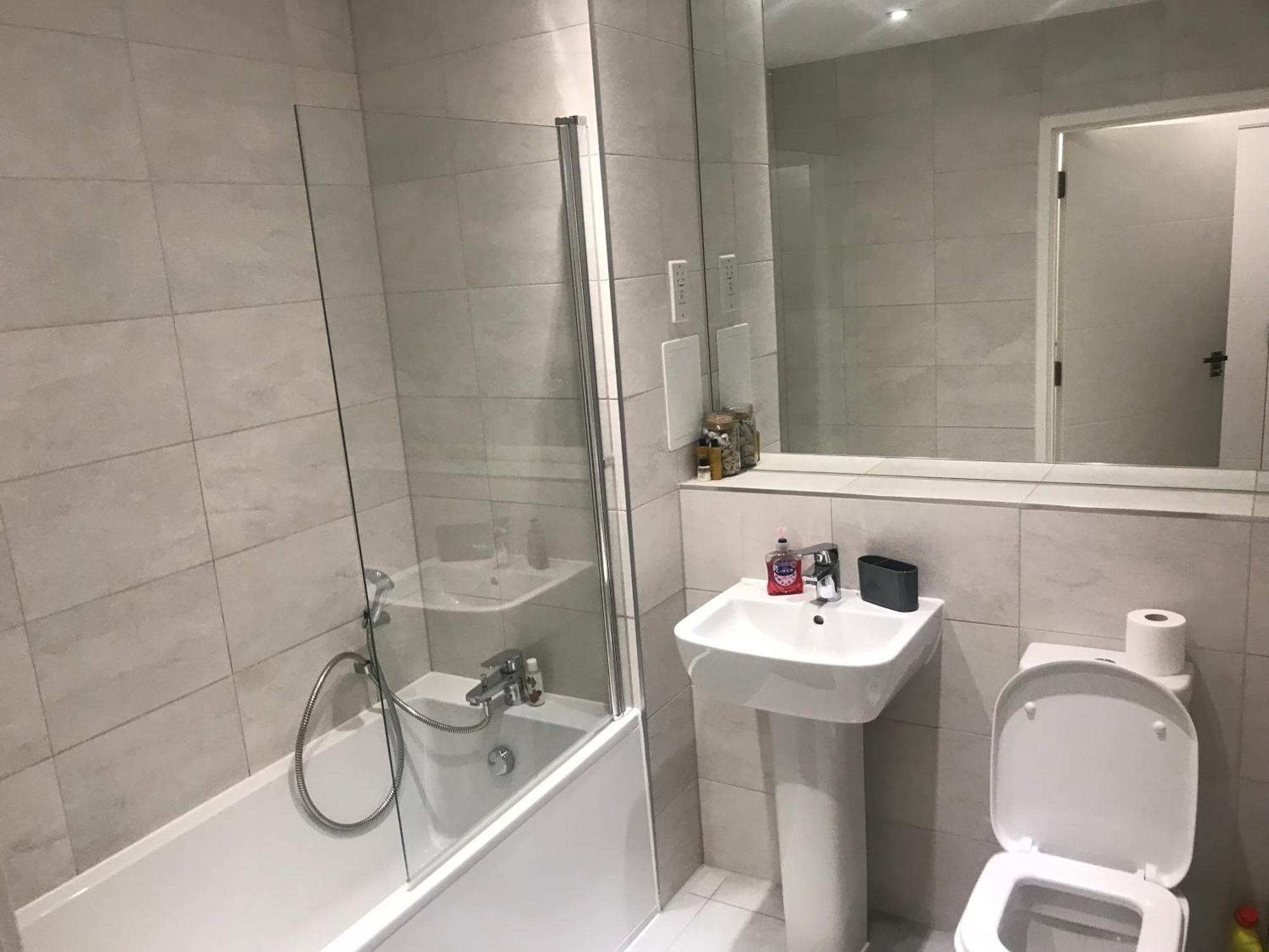 Accommodatie bij particulieren Private & Private Bathroom In Park Royal Londen