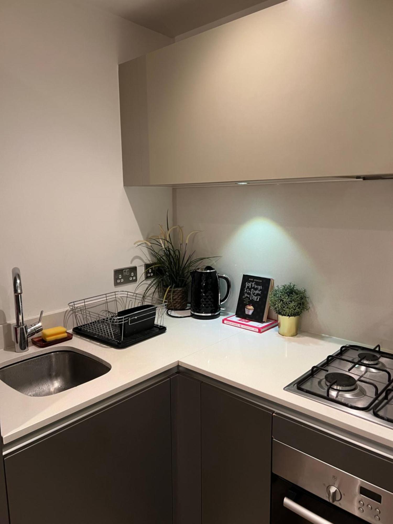 Modern Comfortable 1-br Flat In Heart Of Stockwell