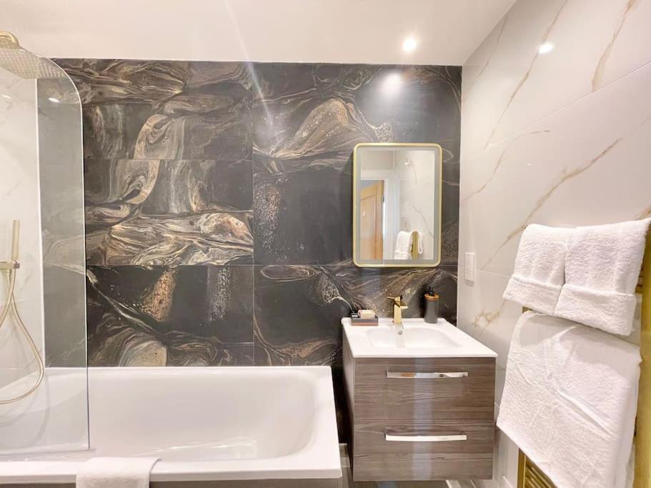 Spacious 3 Bdr With Ac And Rooftop In Paddington Appartement