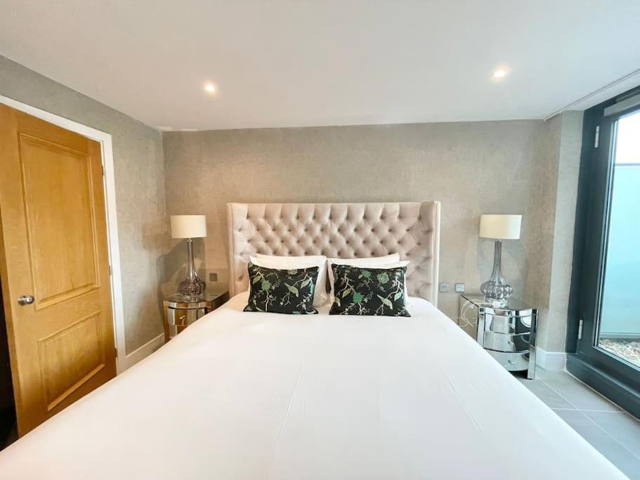 Spacious 3 Bdr With Ac And Rooftop In Paddington Apartment *