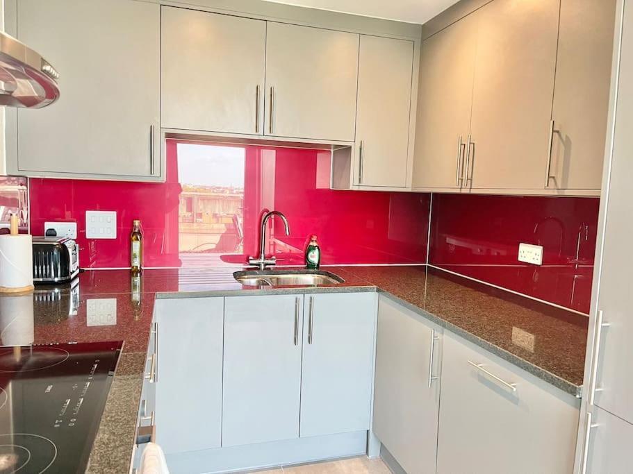Appartement Spacious 3 Bdr With Ac And Rooftop In Paddington Londen
