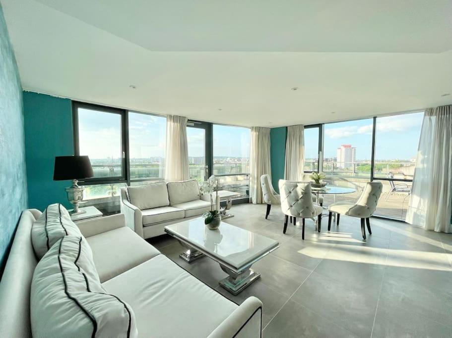 Spacious 3 Bdr With Ac And Rooftop In Paddington * Londen