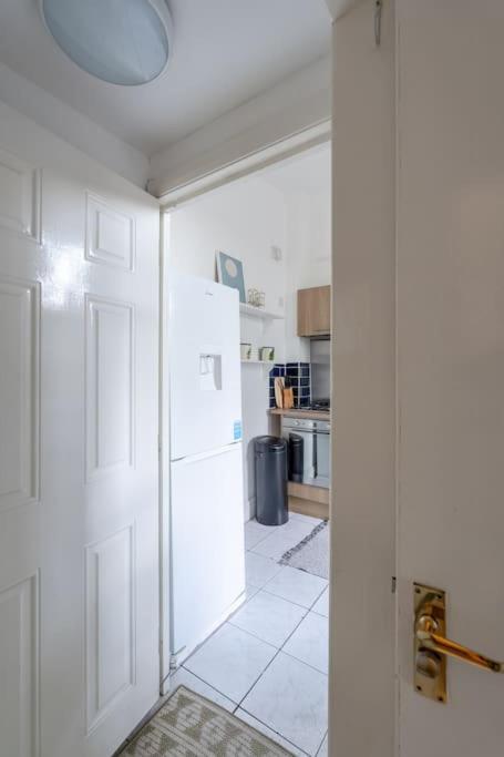 Flat In Victorian West Kensington Mansion With Balcony *