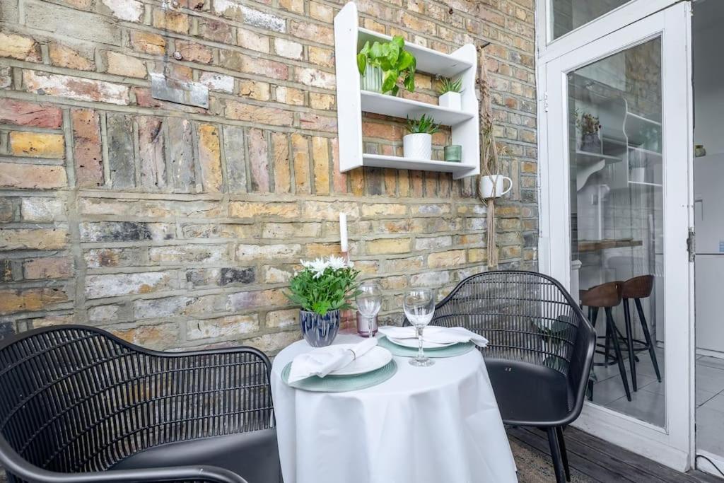 Flat In Victorian West Kensington Mansion With Balcony London