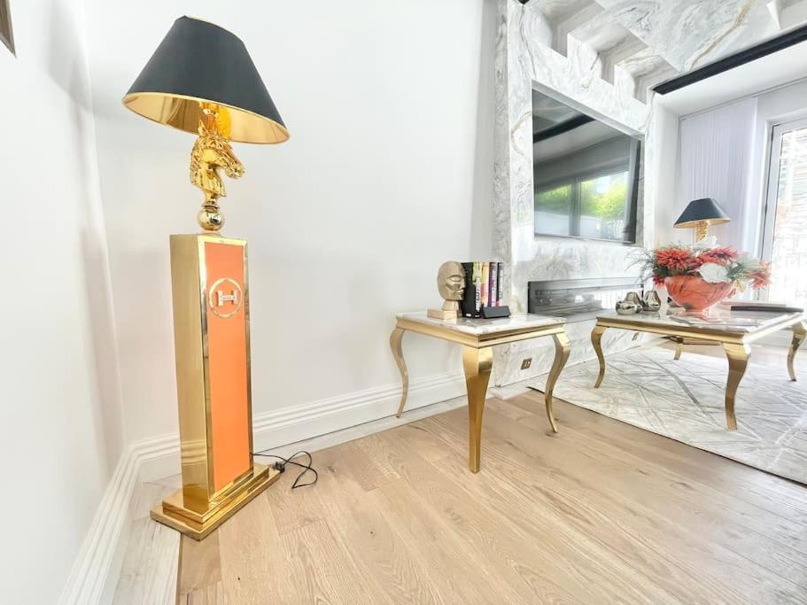 Designer Luxury Mews House In Knightsbridge Minutes From Harrods