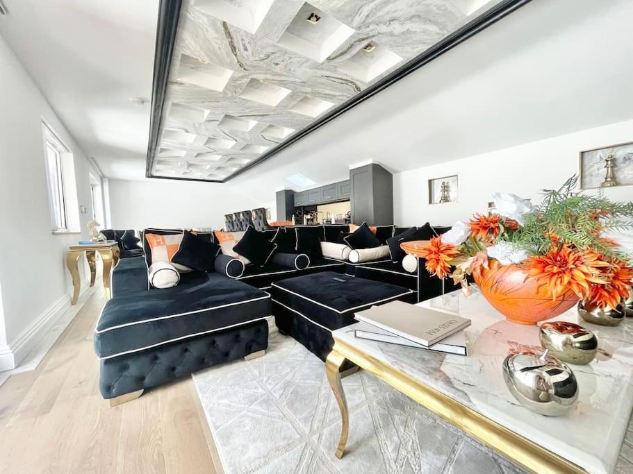 Designer Luxury Mews House In Knightsbridge Minutes From Harrods *