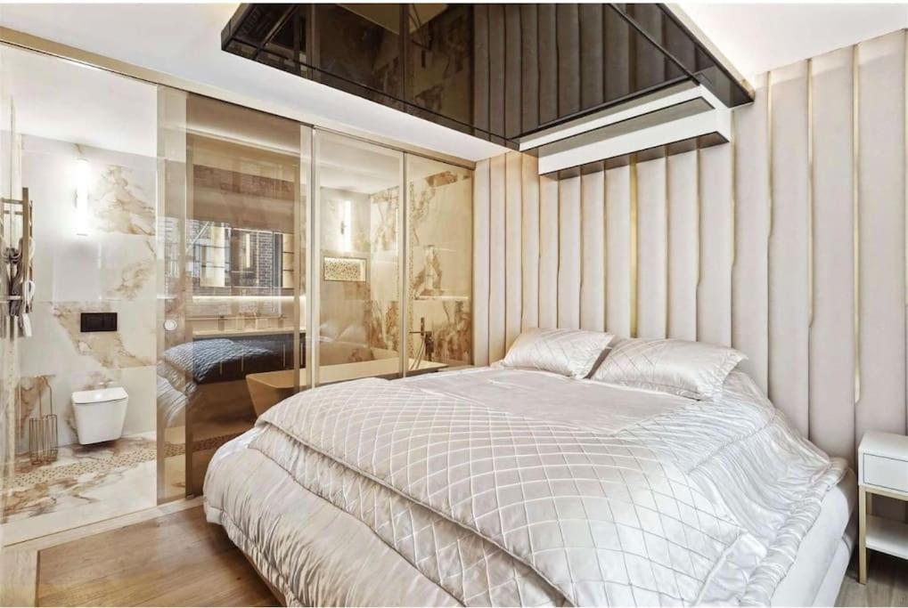 Designer Luxury Mews House In Knightsbridge Minutes From Harrods *