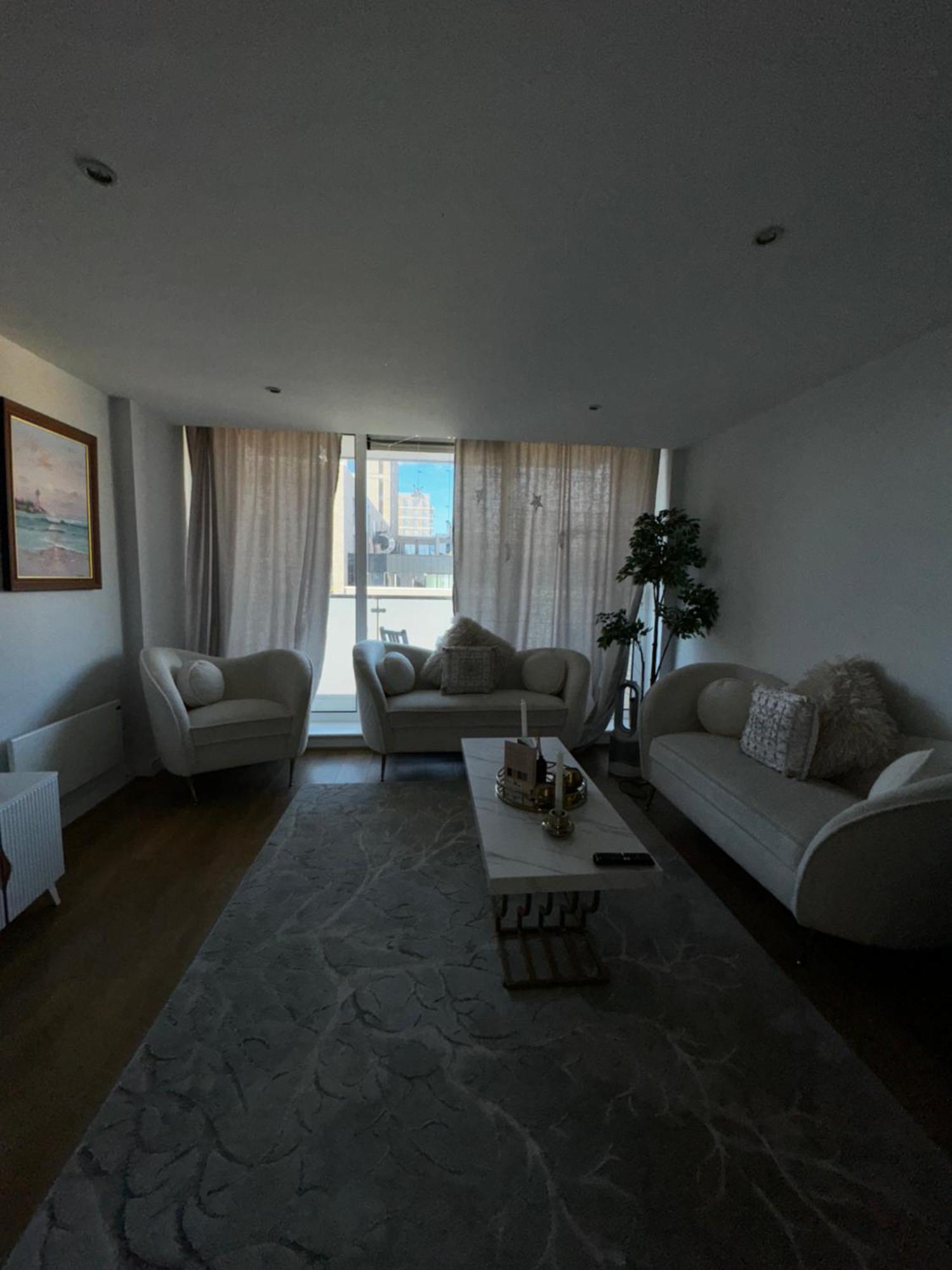 Apartment Entire Luxurious Flat In Beckton Excel Netflix & Free Wifi
