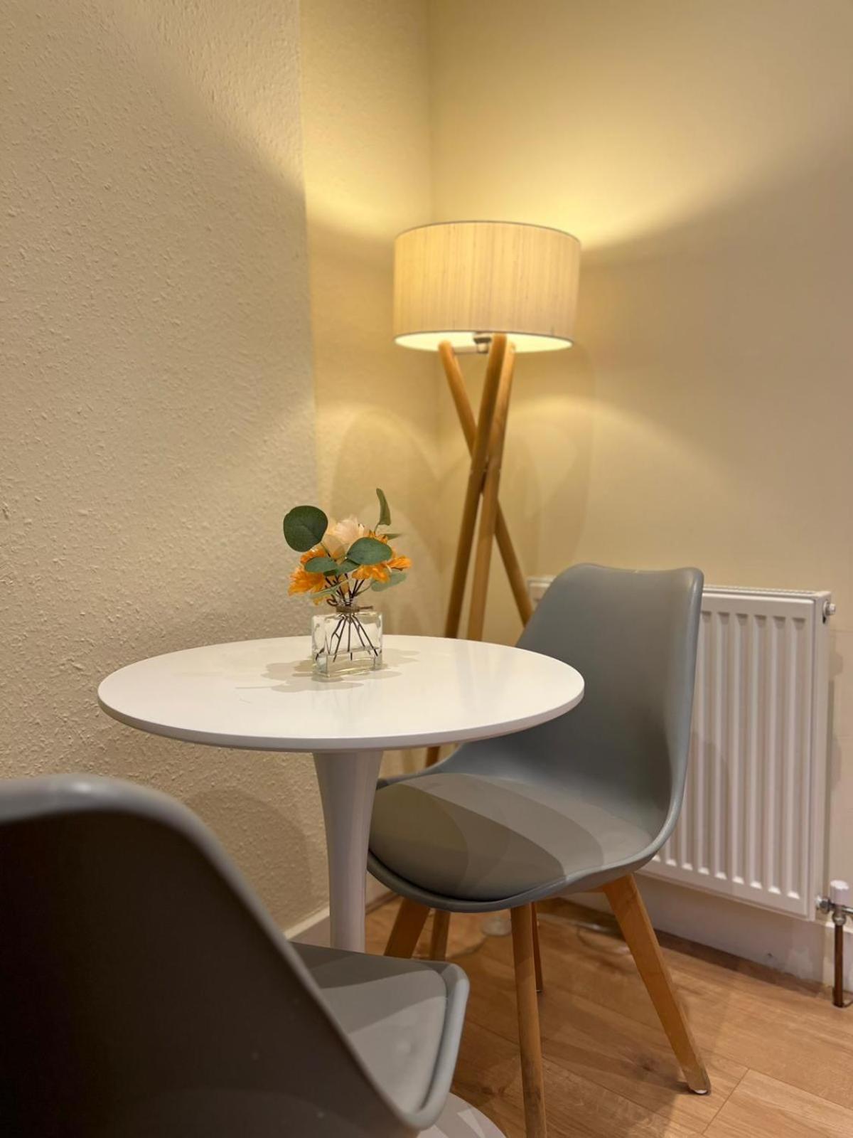 Rare Find - Spacious Studio In The Heart Of Soho London
