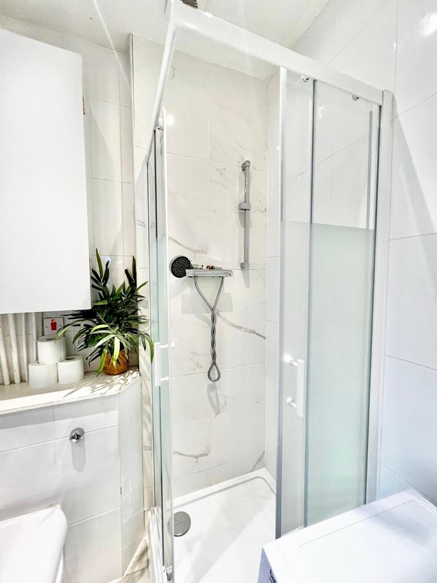Rare Find - Spacious Studio In The Heart Of Soho Apartment London