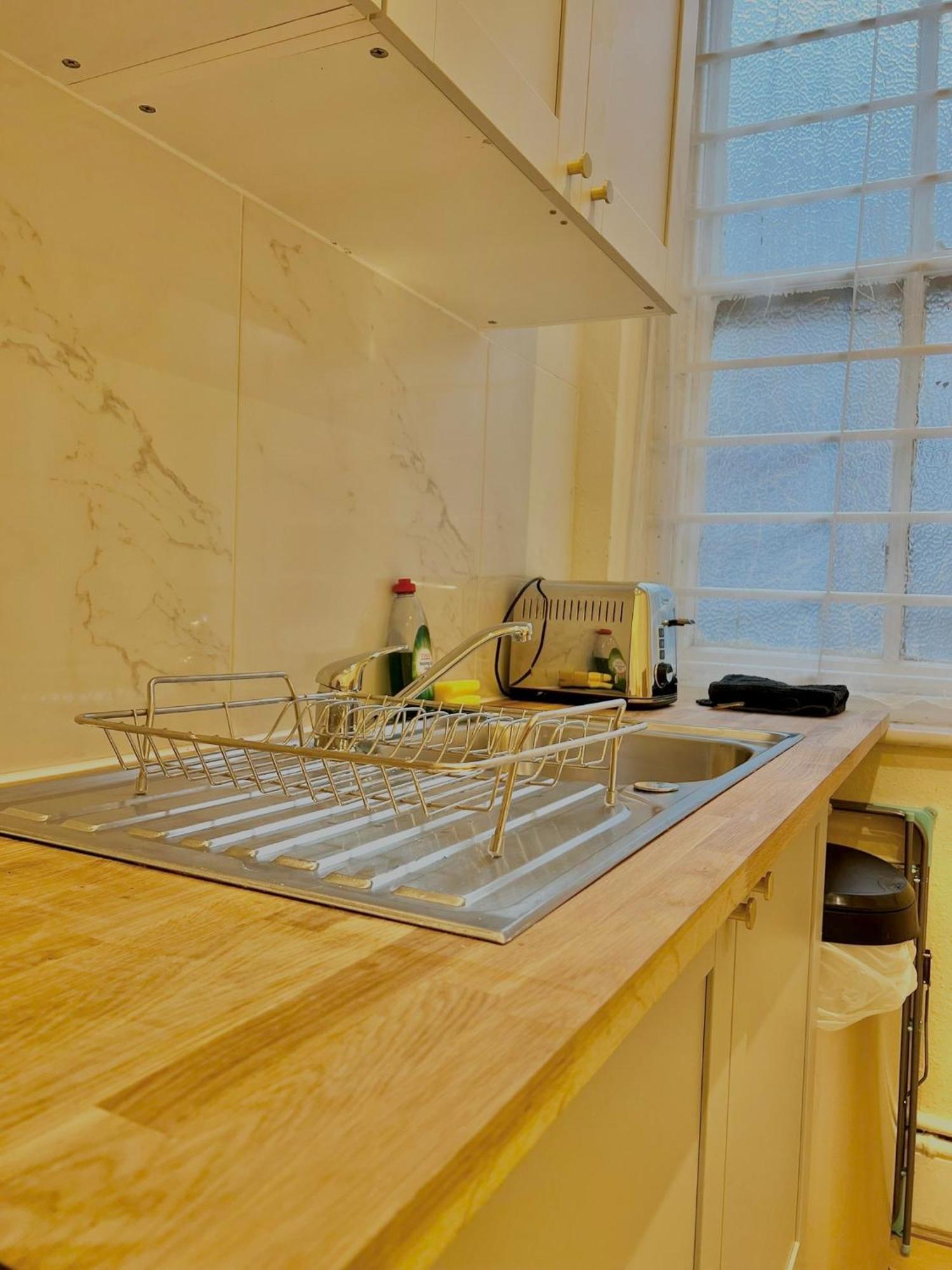 Rare Find - Spacious Studio In The Heart Of Soho London