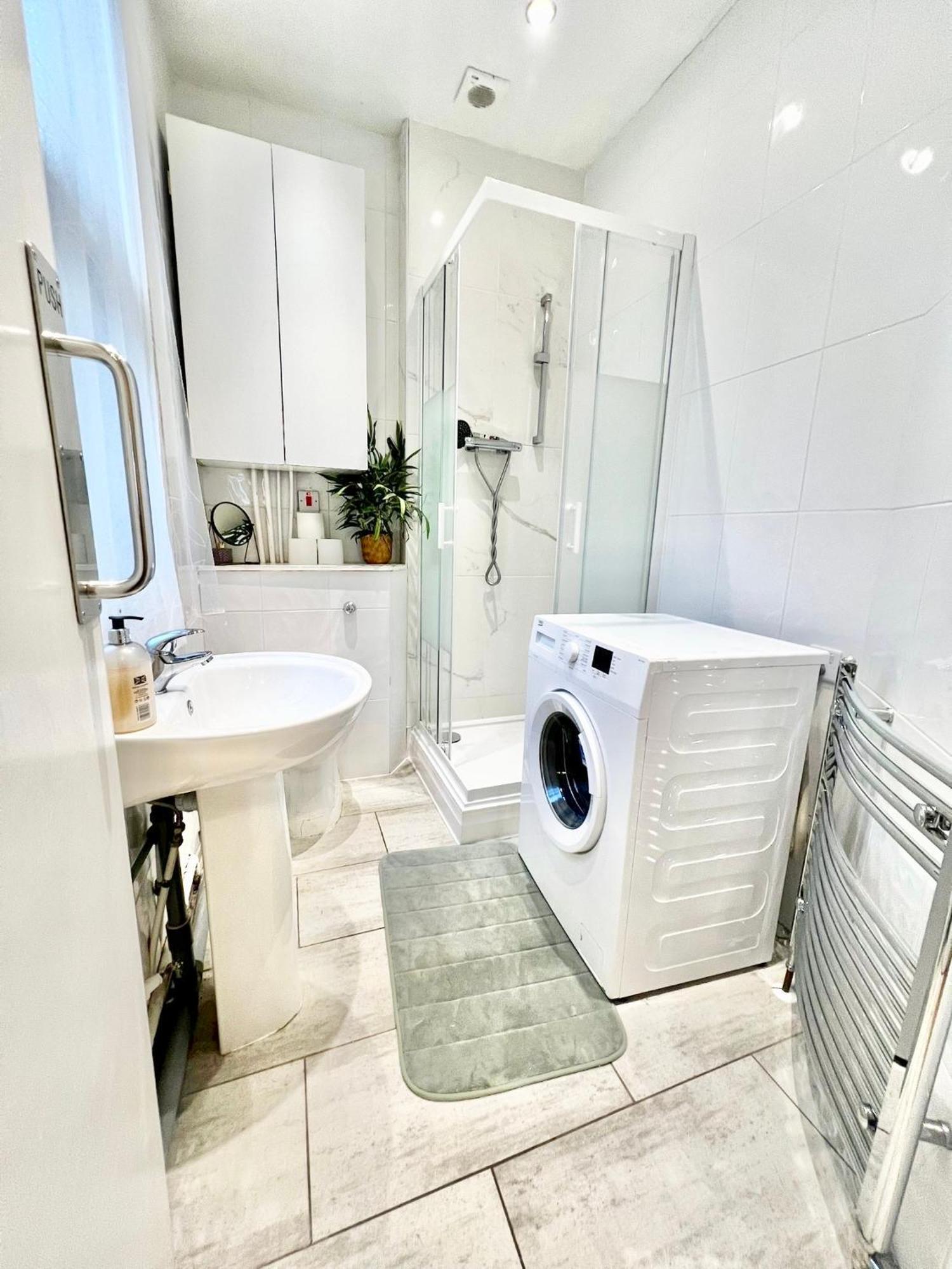 Rare Find - Spacious Studio In The Heart Of Soho *