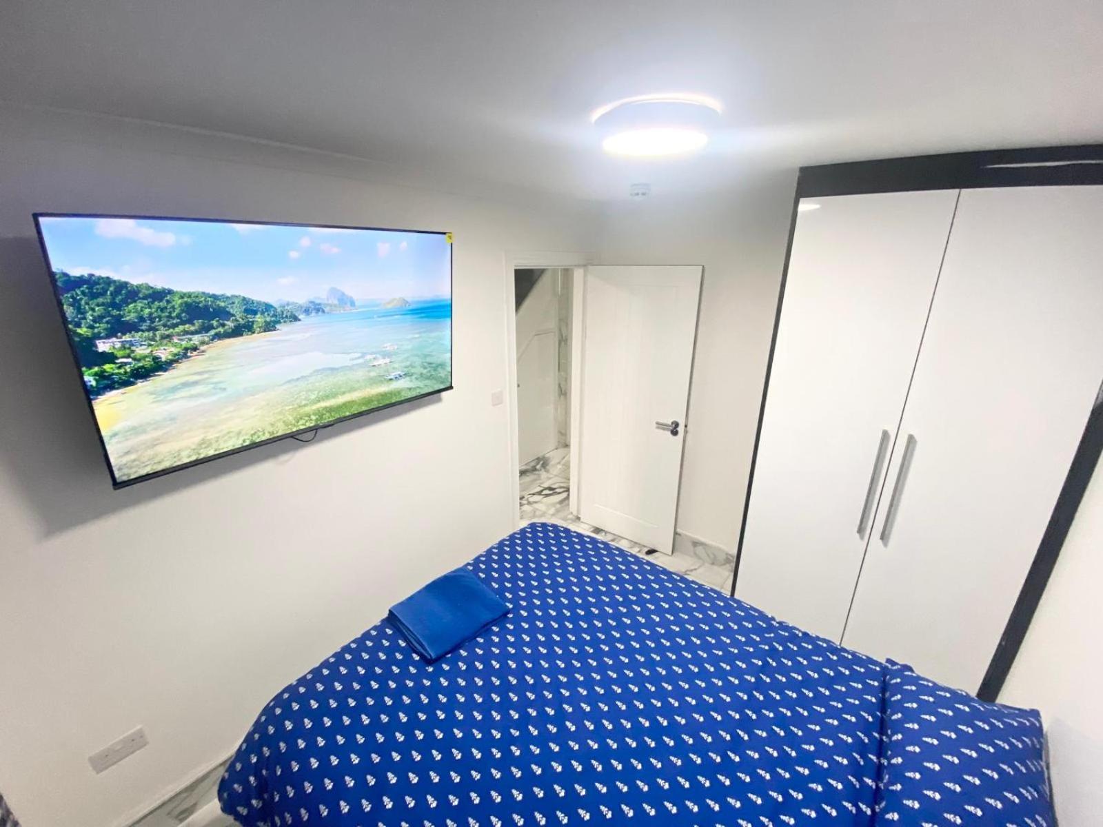 The Royal Boutique Kensington By , Sleep 11 *