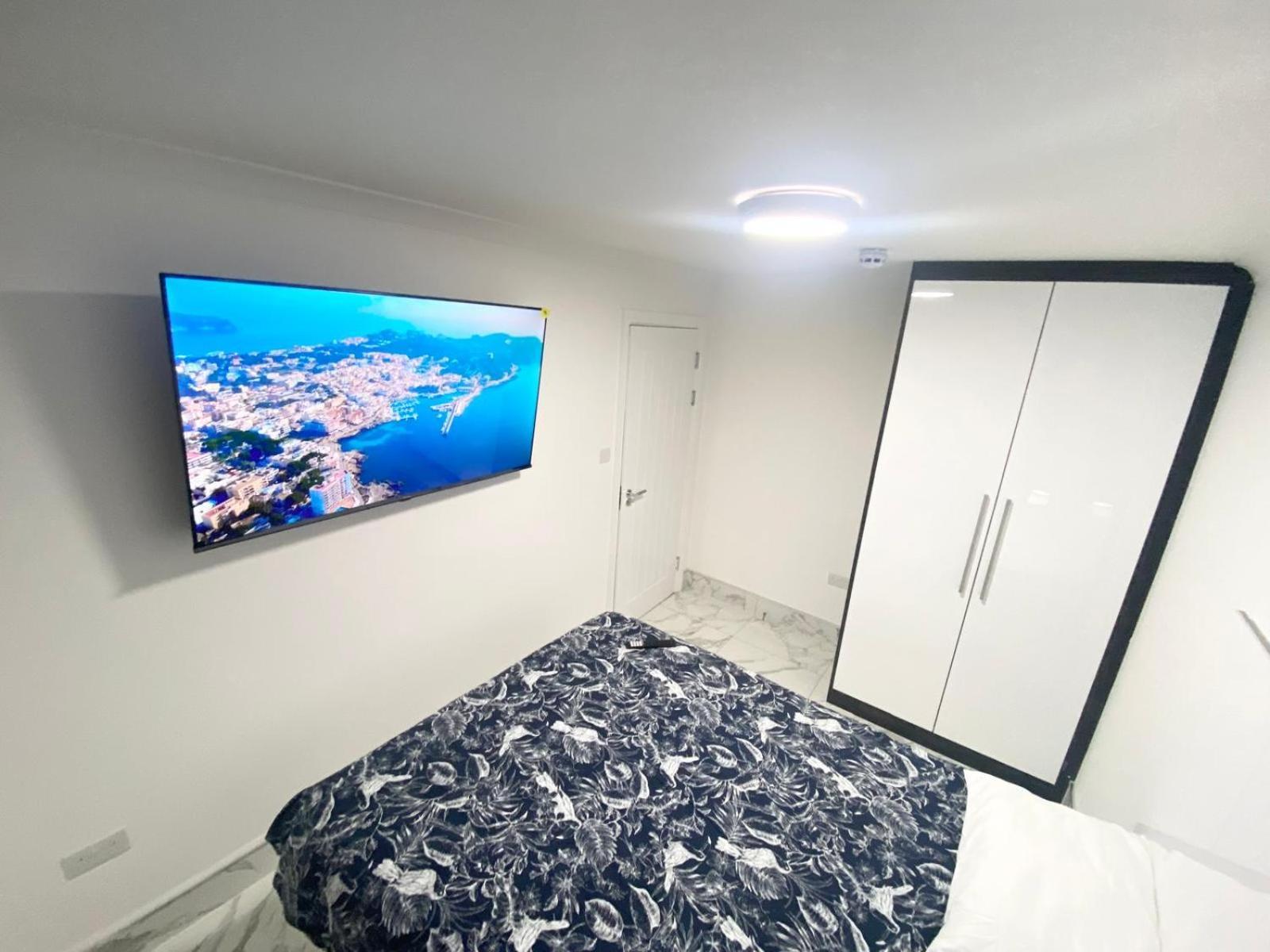 The Royal Boutique Kensington By , Sleep 11 Holiday home