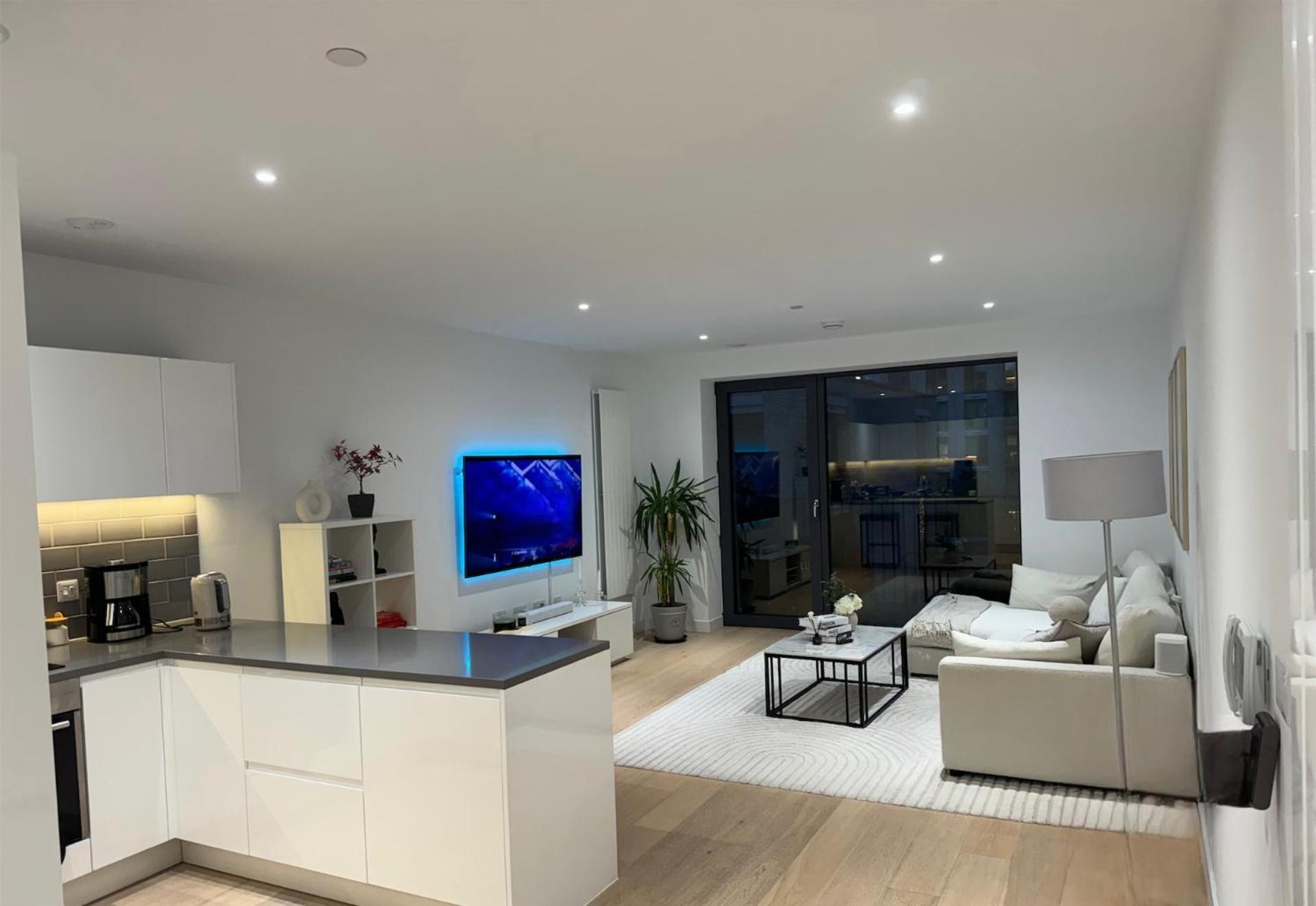 Luxury By Airport Apartment London