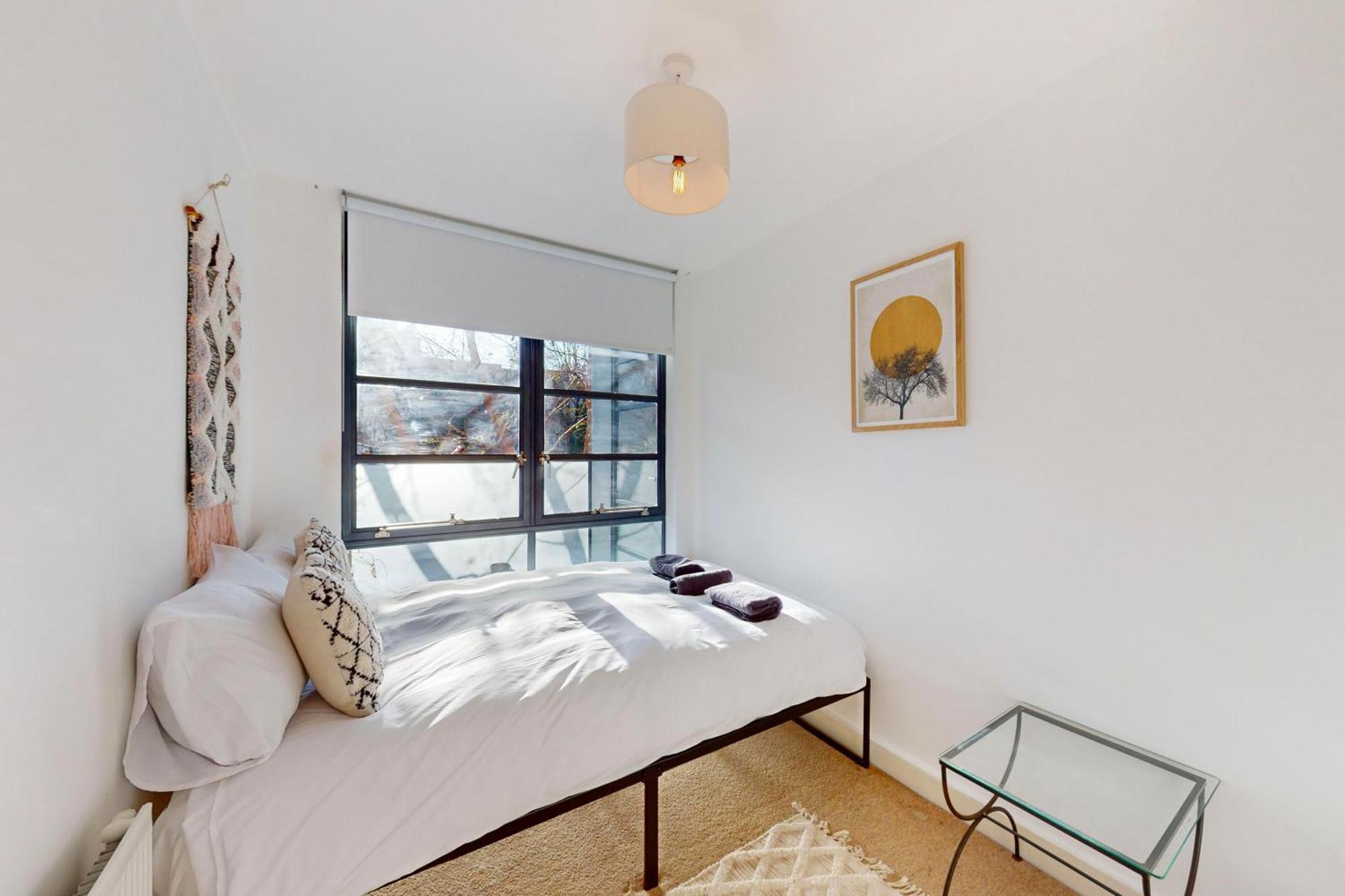 Spacious 2br With Private Balcony On Regent's Canal Apartment *