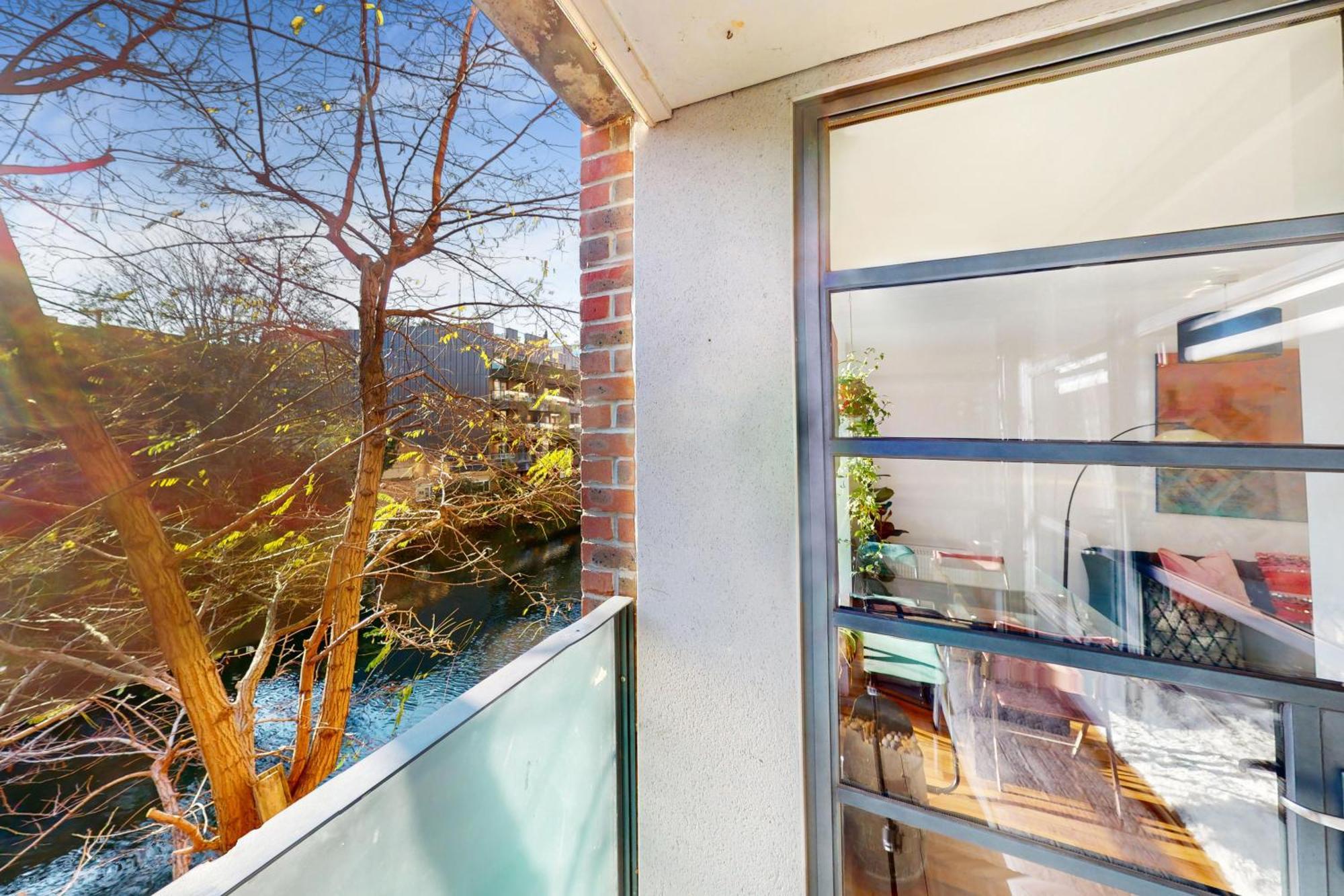 Spacious 2br With Private Balcony On Regent's Canal Apartment London