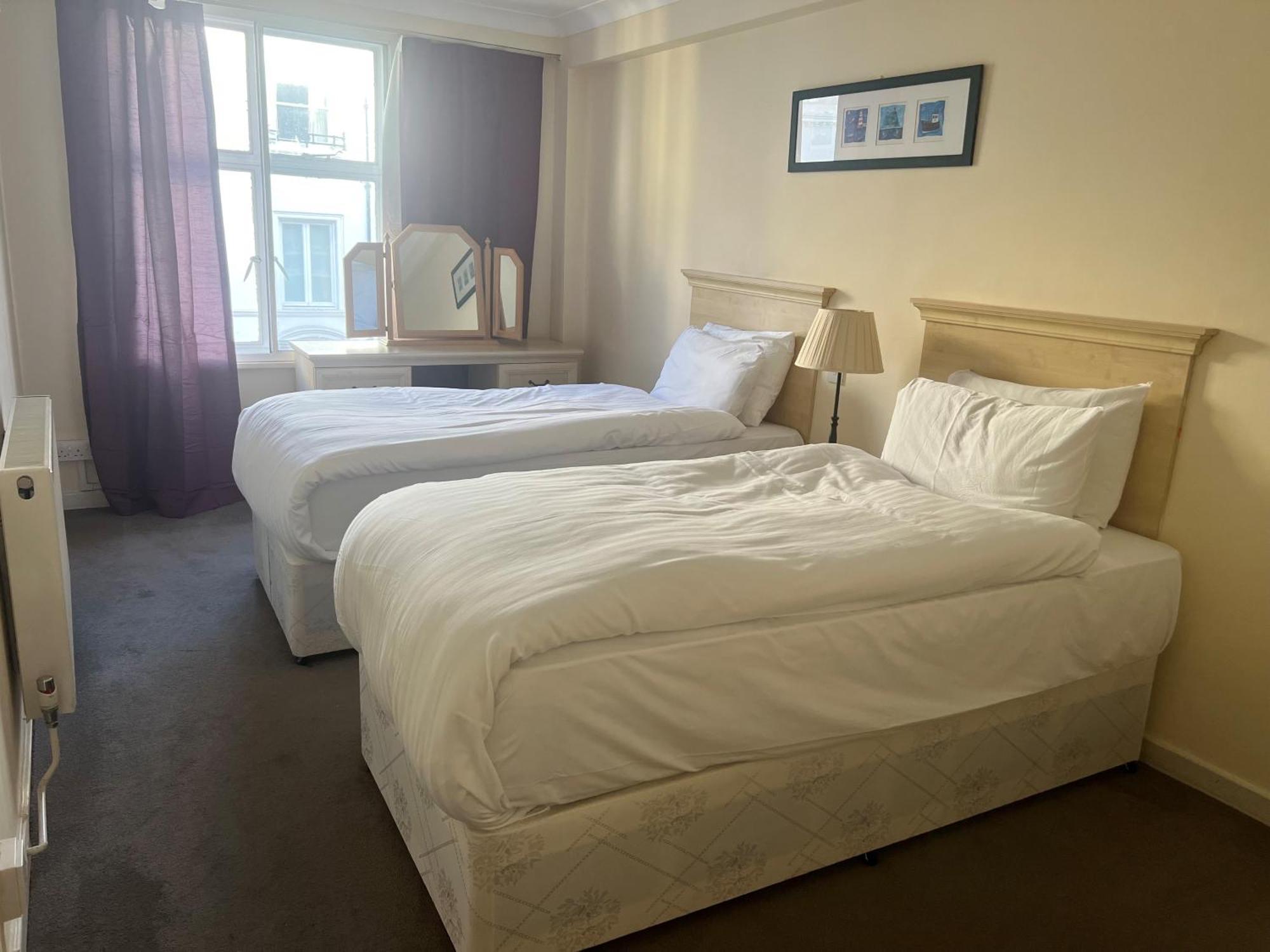Apartment Hertford Court London