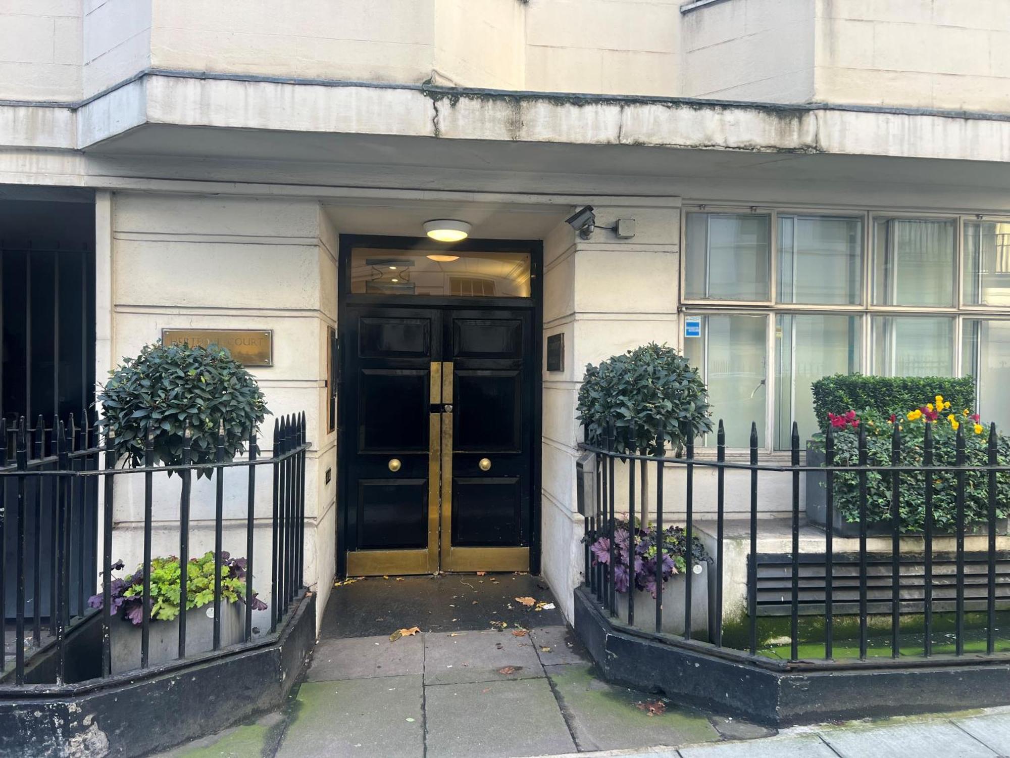 Apartment Hertford Court London