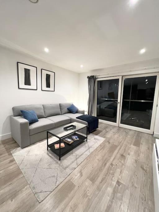 Modern Comfortable 1-br Flat In Heart Of Stockwell Apartment