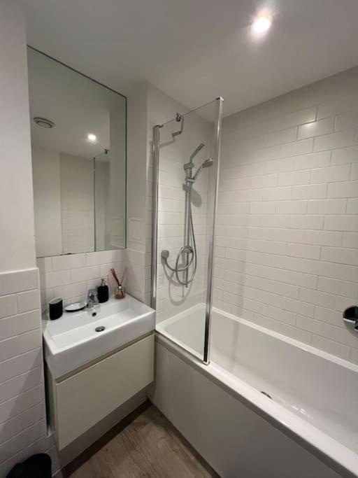 Apartment Modern Comfortable 1-br Flat In Heart Of Stockwell London