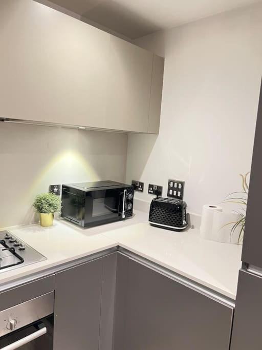 Modern Comfortable 1-br Flat In Heart Of Stockwell London
