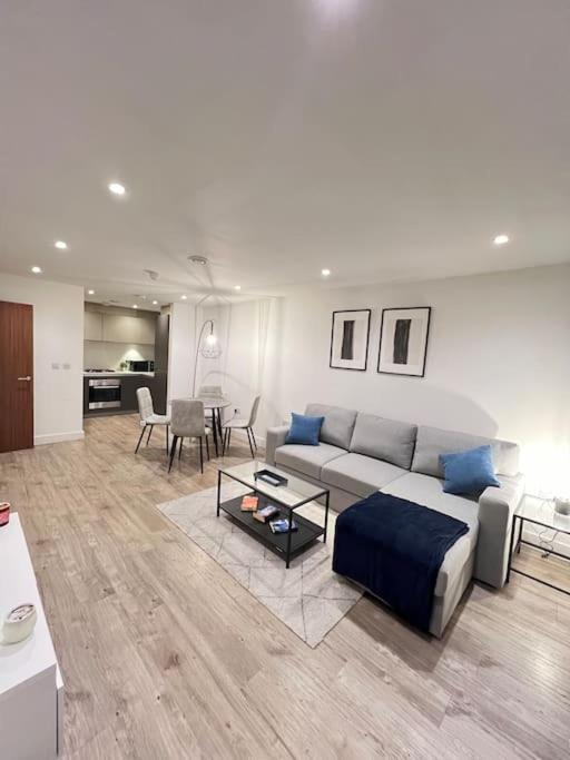 Modern Comfortable 1-br Flat In Heart Of Stockwell Apartment *