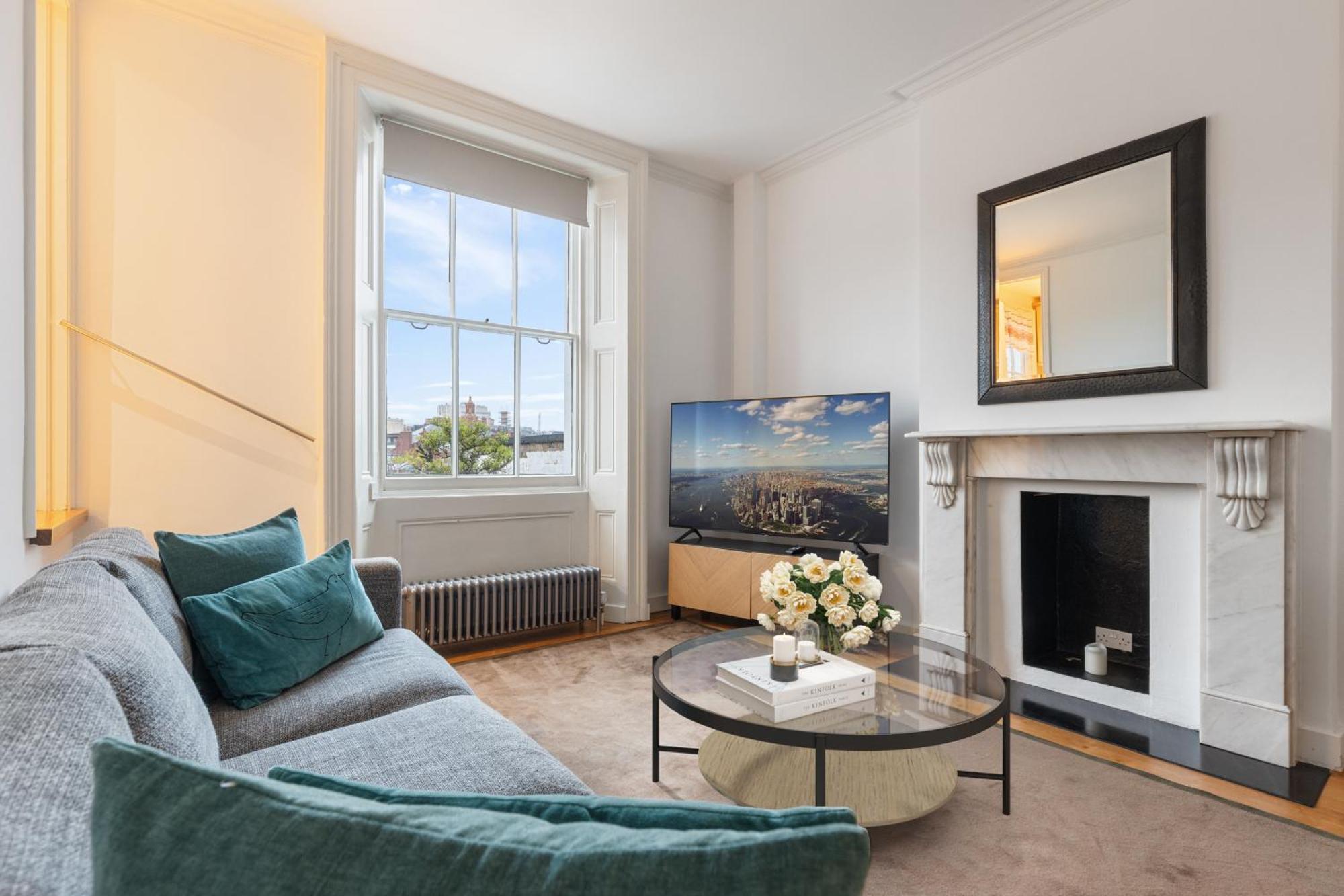 Heavenly Stays, Knightsbridge, Stylish 2-bd Escape