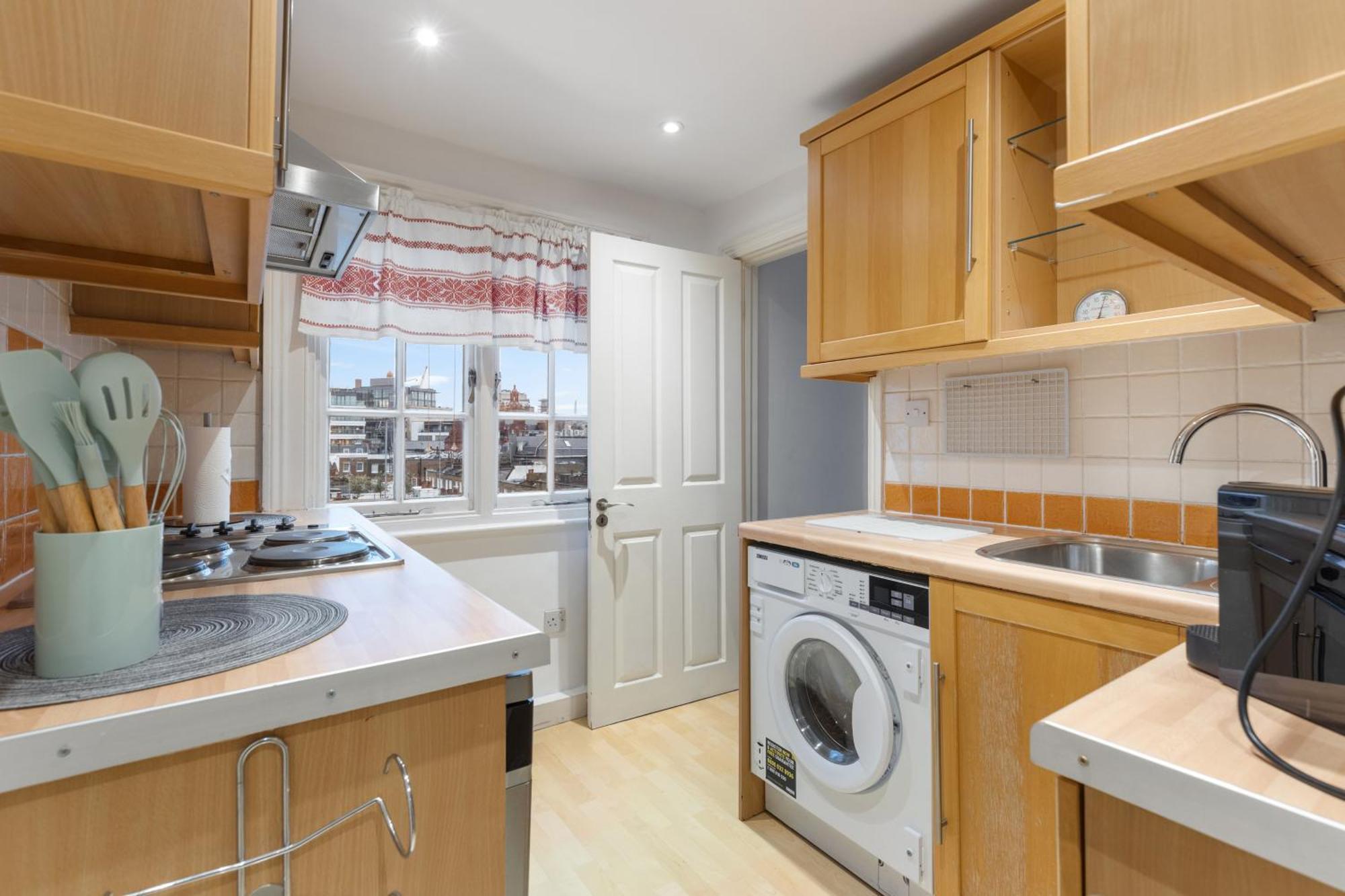 Heavenly Stays, Knightsbridge, Stylish 2-bd Escape London