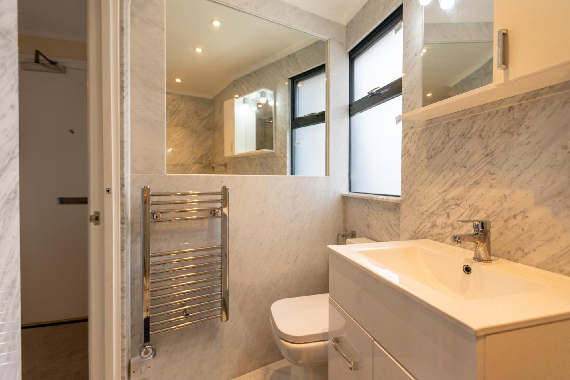 Modern 1 Bed Flat Buckingham Gate *